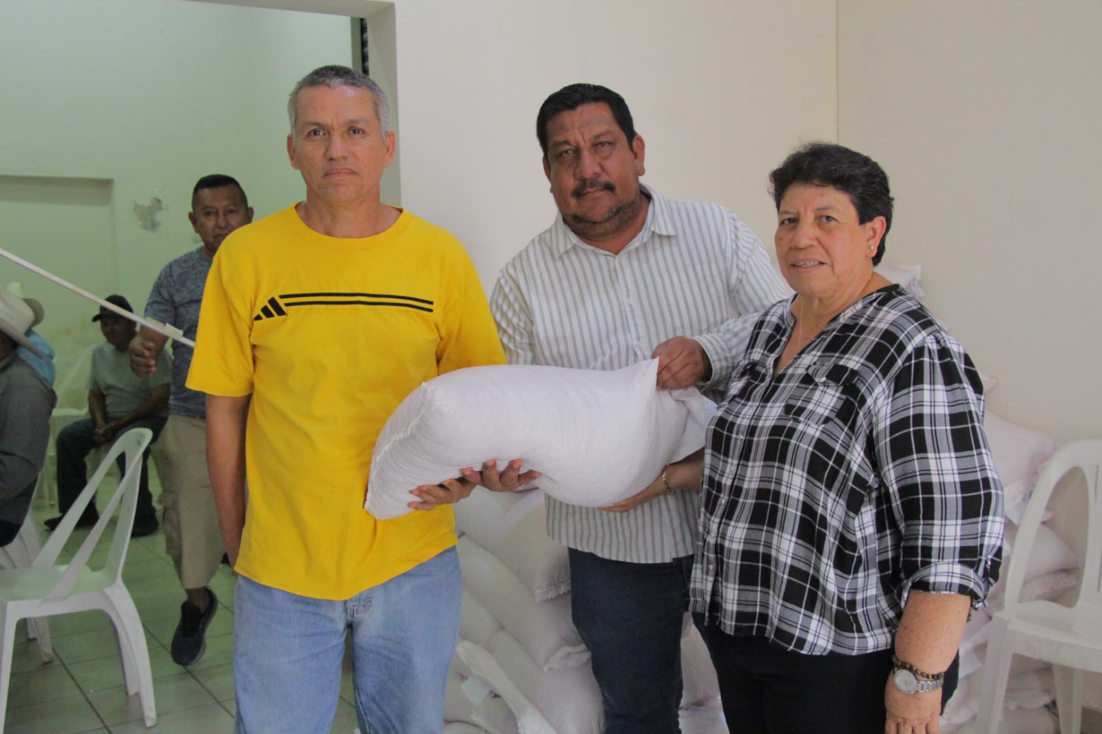 Gobierno de Rosario entrega semilla de maíz nativo a 32 productores para fortalecer el campo