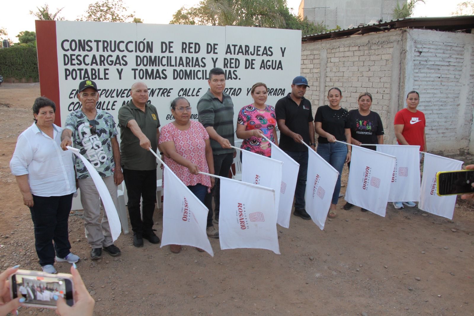 Inicia Claudia Valdez construcción de drenaje y agua potable en calle Sepúlveda.
