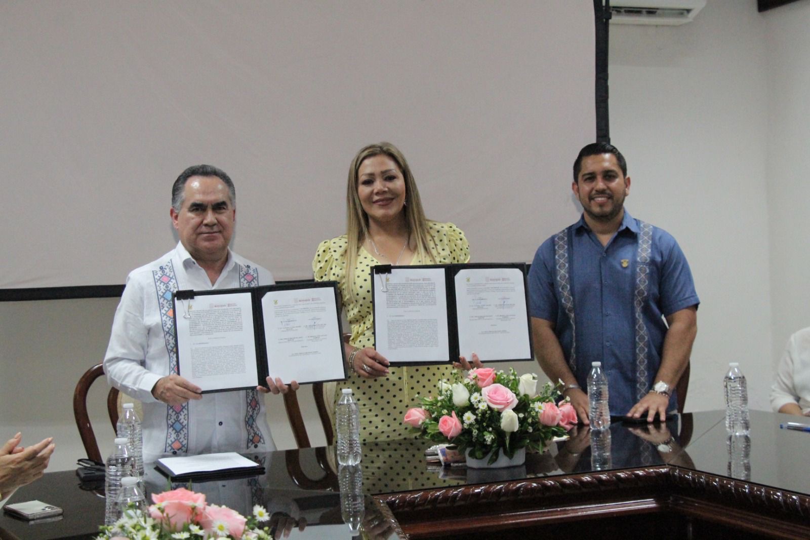 Gobierno de puertas abiertas a la educación: Claudia Valdez y Jesús Madueña, rector de la UAS firman convenio de colaboración.