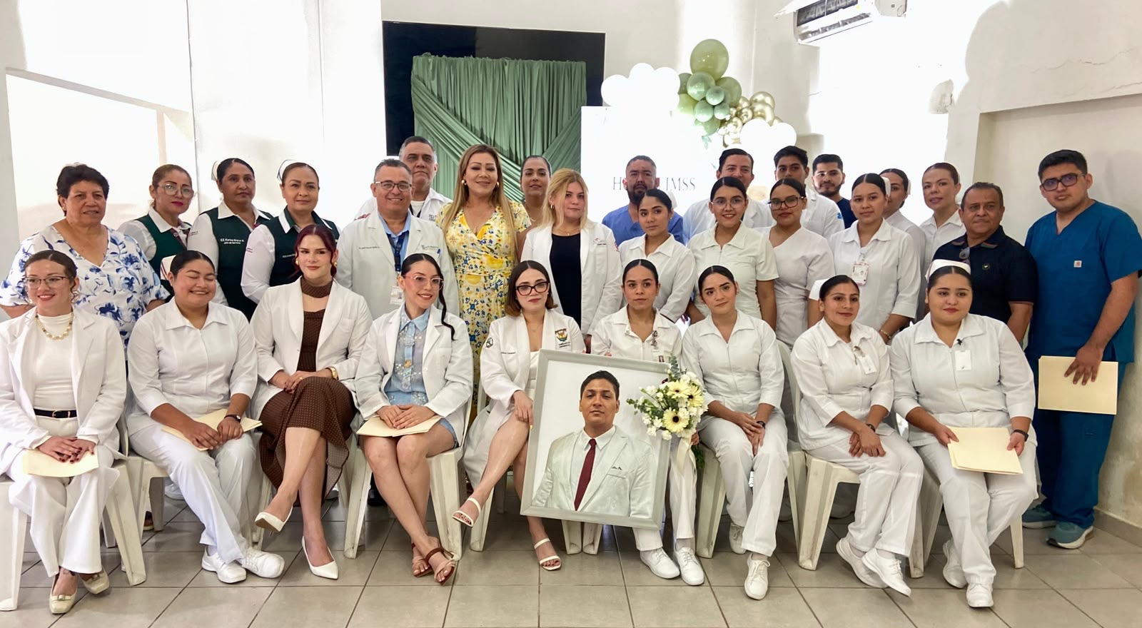 Claudia Valdez acompaña clausura de pasantes del Hospital IMSS Bienestar Rosario