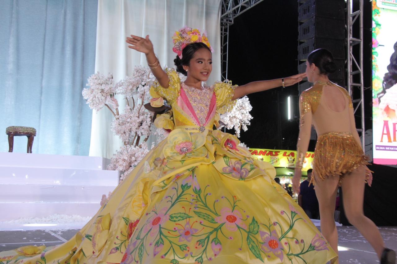 La Feria de la Primavera ya tiene a sus reinas infantiles en medio de una gran celebración.