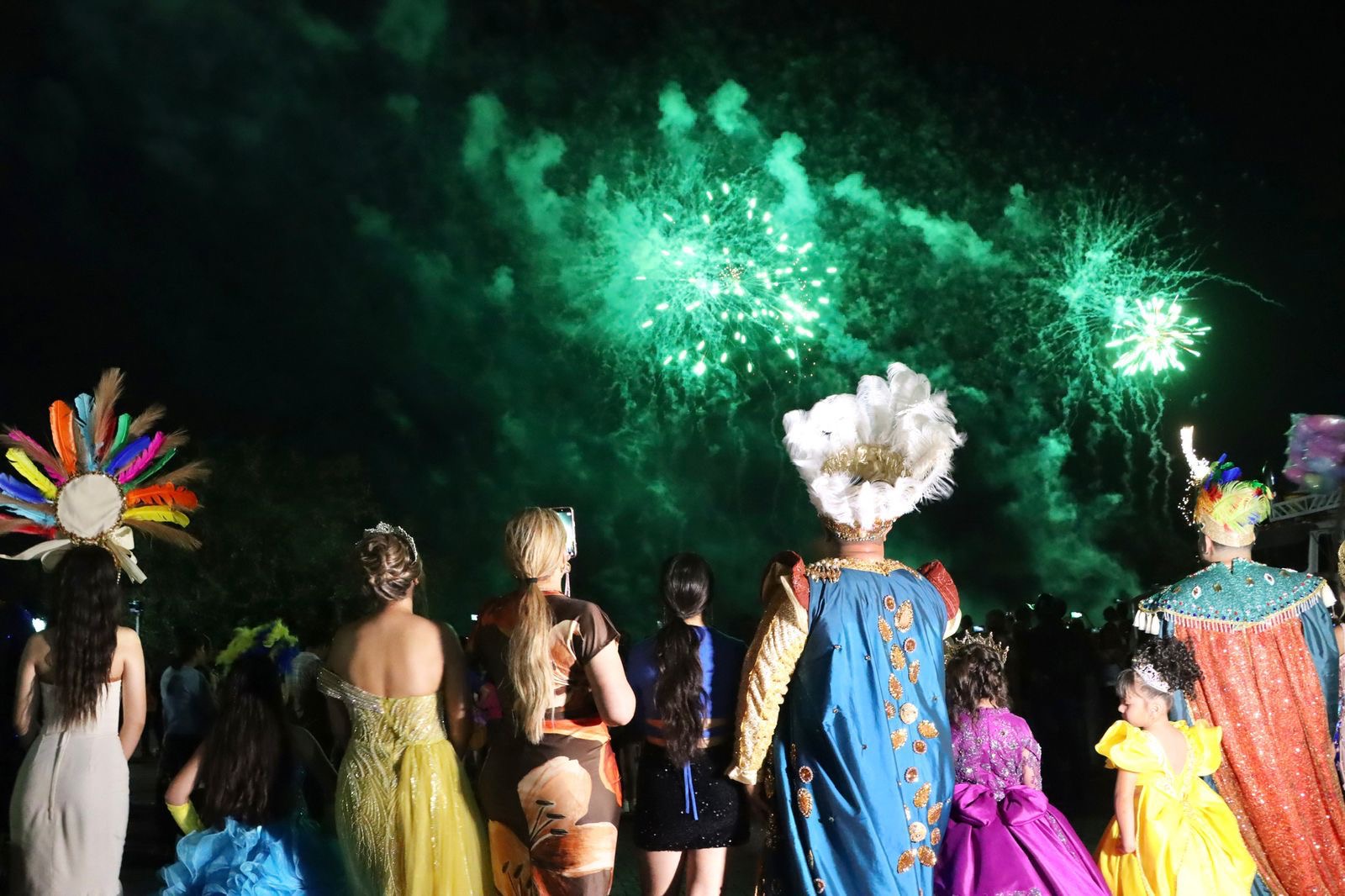 Colorido desfile, majestuoso espectáculo de luces y gran baile popular ¡así cierra el Carnaval de Rosario 2026!