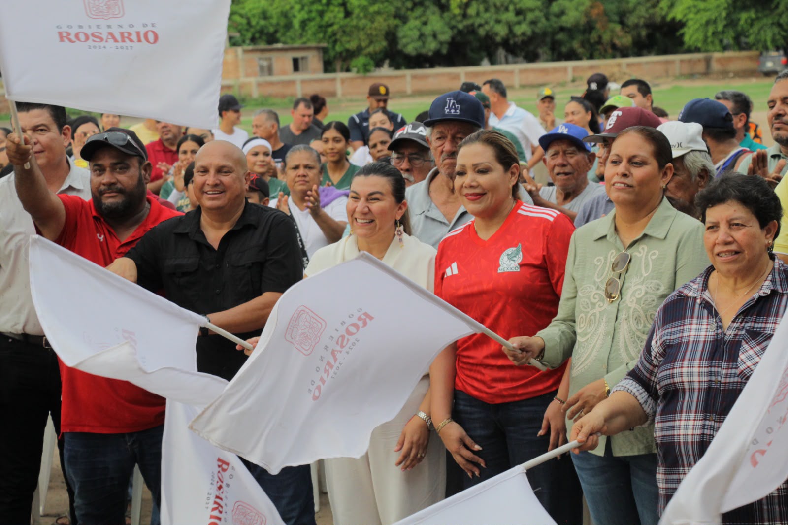 Inicia Claudia Valdez la rehabilitación del estadio de béisbol de Agua Verde