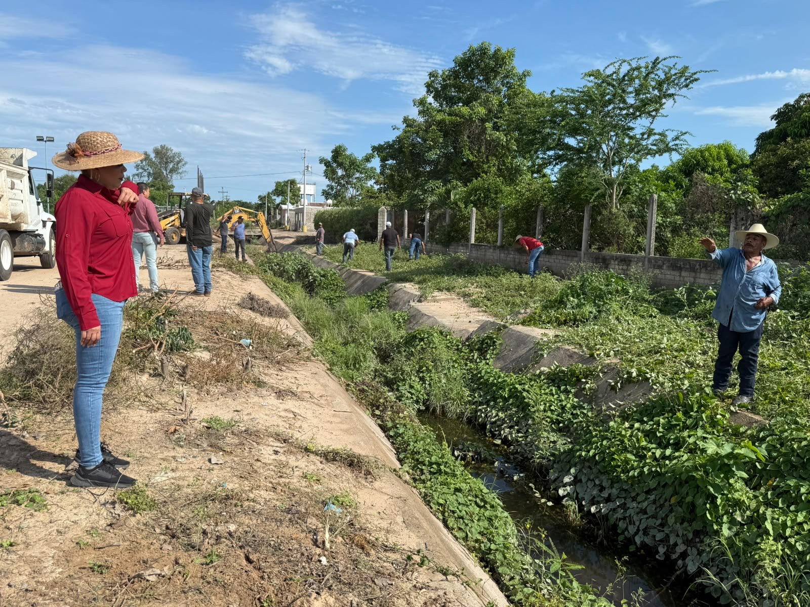 Gobierno de Rosario y ciudadanos unen esfuerzos para sanear canal en Los Pozos y Teodoro Beltrán