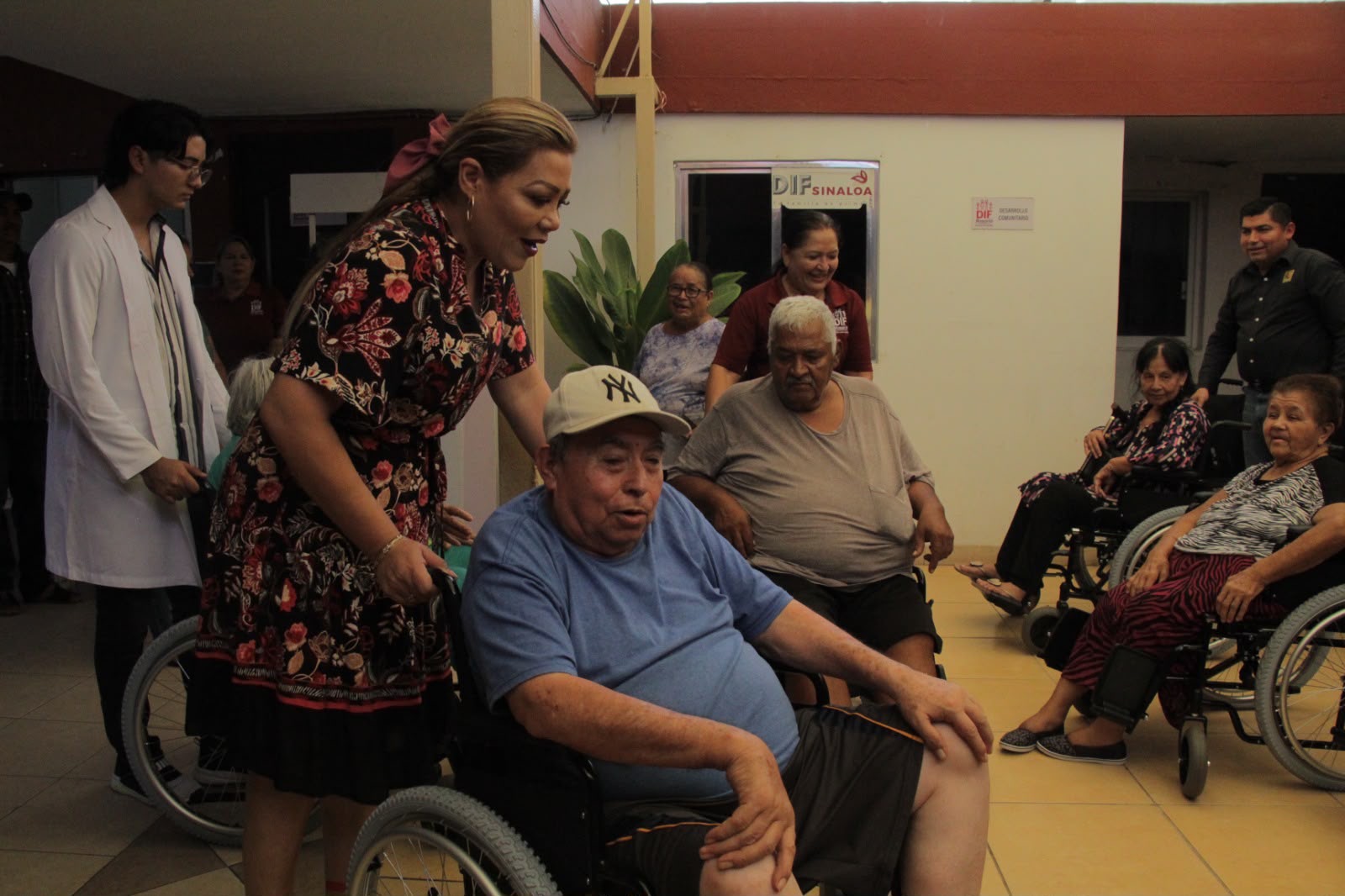 Sistema DIF Rosario y Beneficencia Pública entregan aparatos funcionales